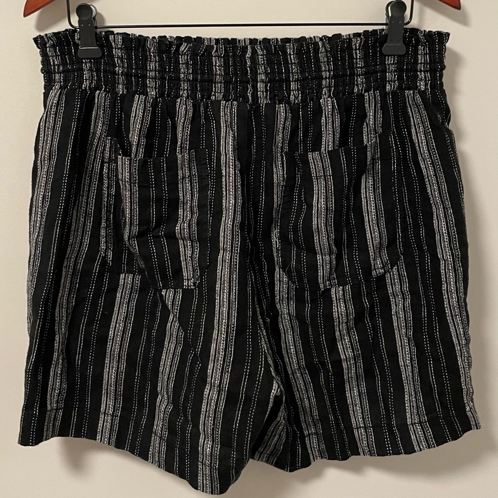 Black Striped Pattern Shorts - Picture 4 of 4